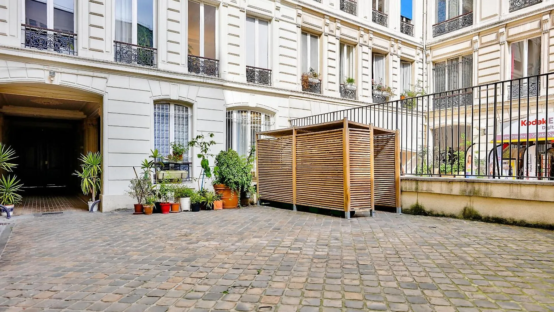 Urban Flat 09 - Stylish Triplex Champs-elysees