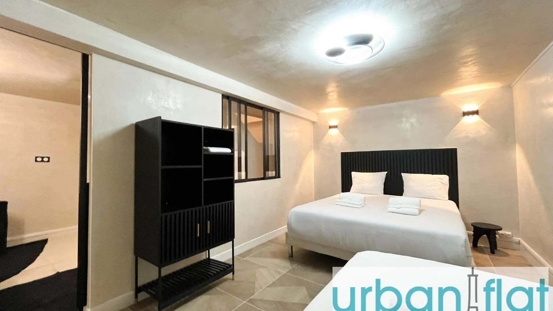Urban Flat 09 - Stylish Triplex Champs-elysees *