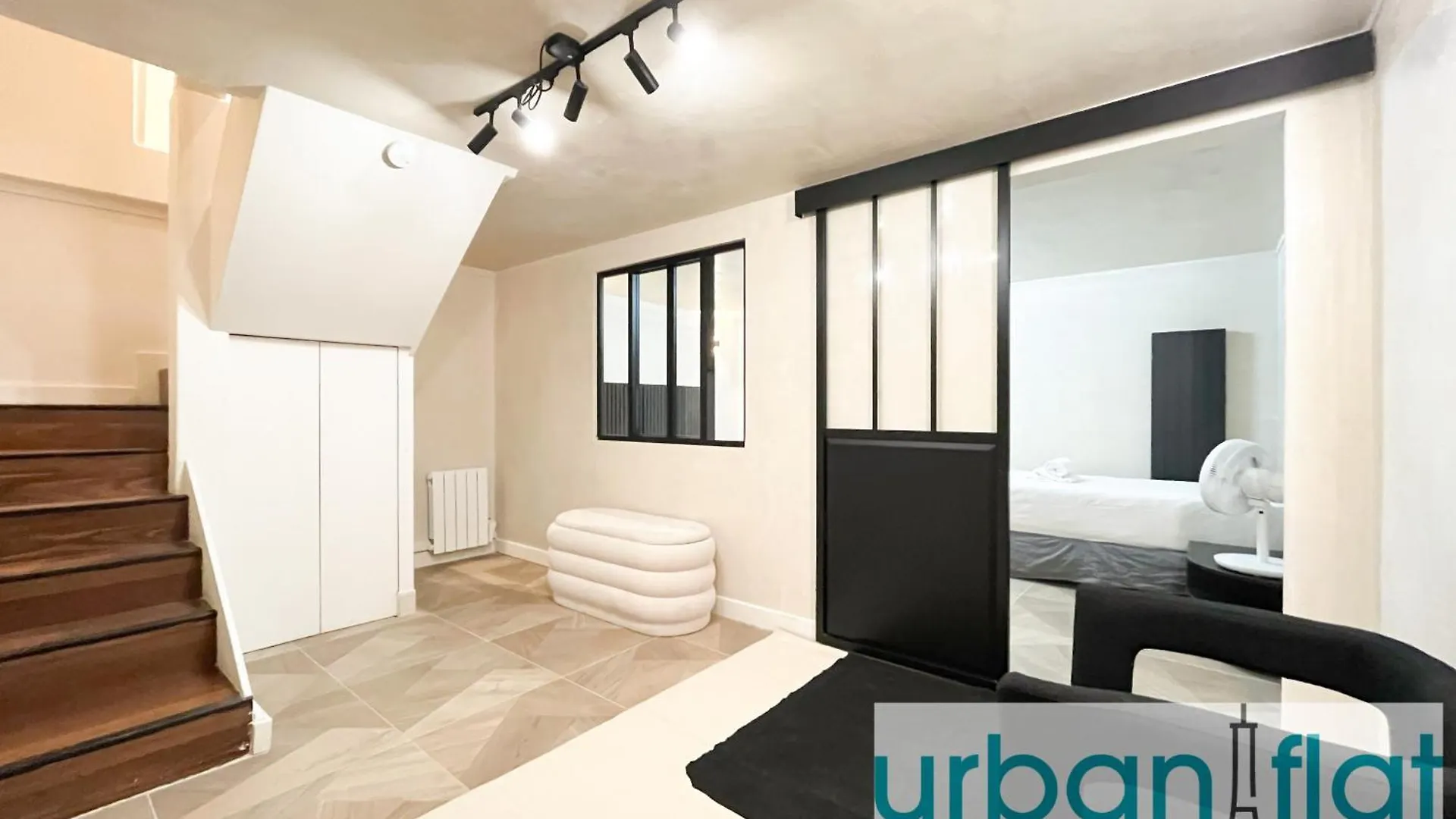 Urban Flat 09 - Stylish Triplex Champs-elysees *