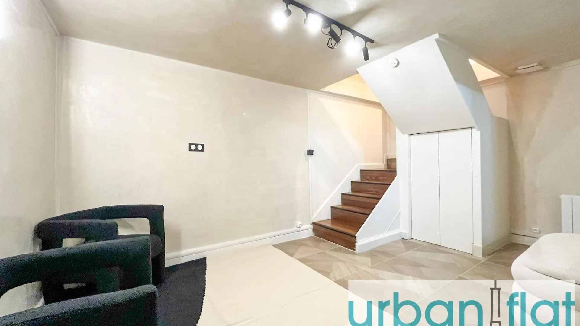 Urban Flat 09 - Stylish Triplex Champs-elysees Apartment