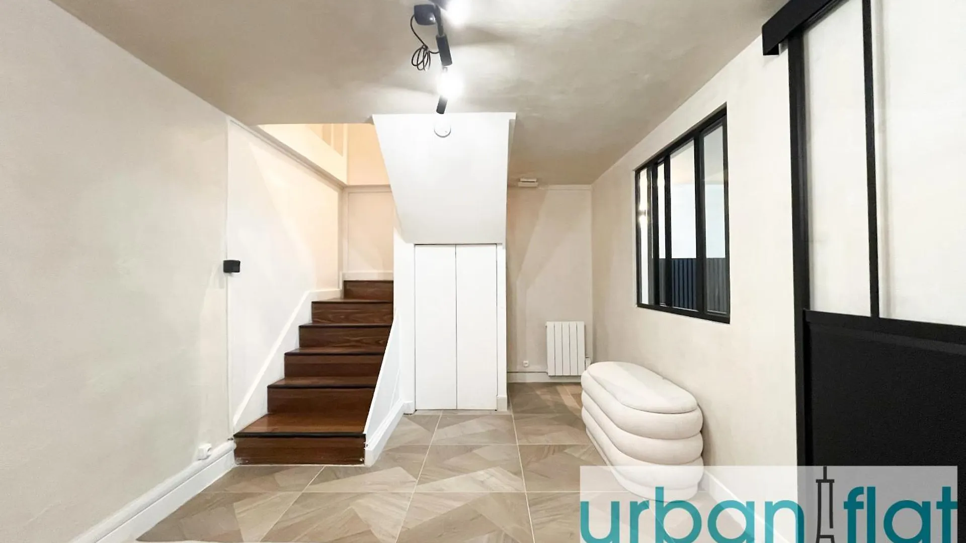 Urban Flat 09 - Stylish Triplex Champs-elysees *