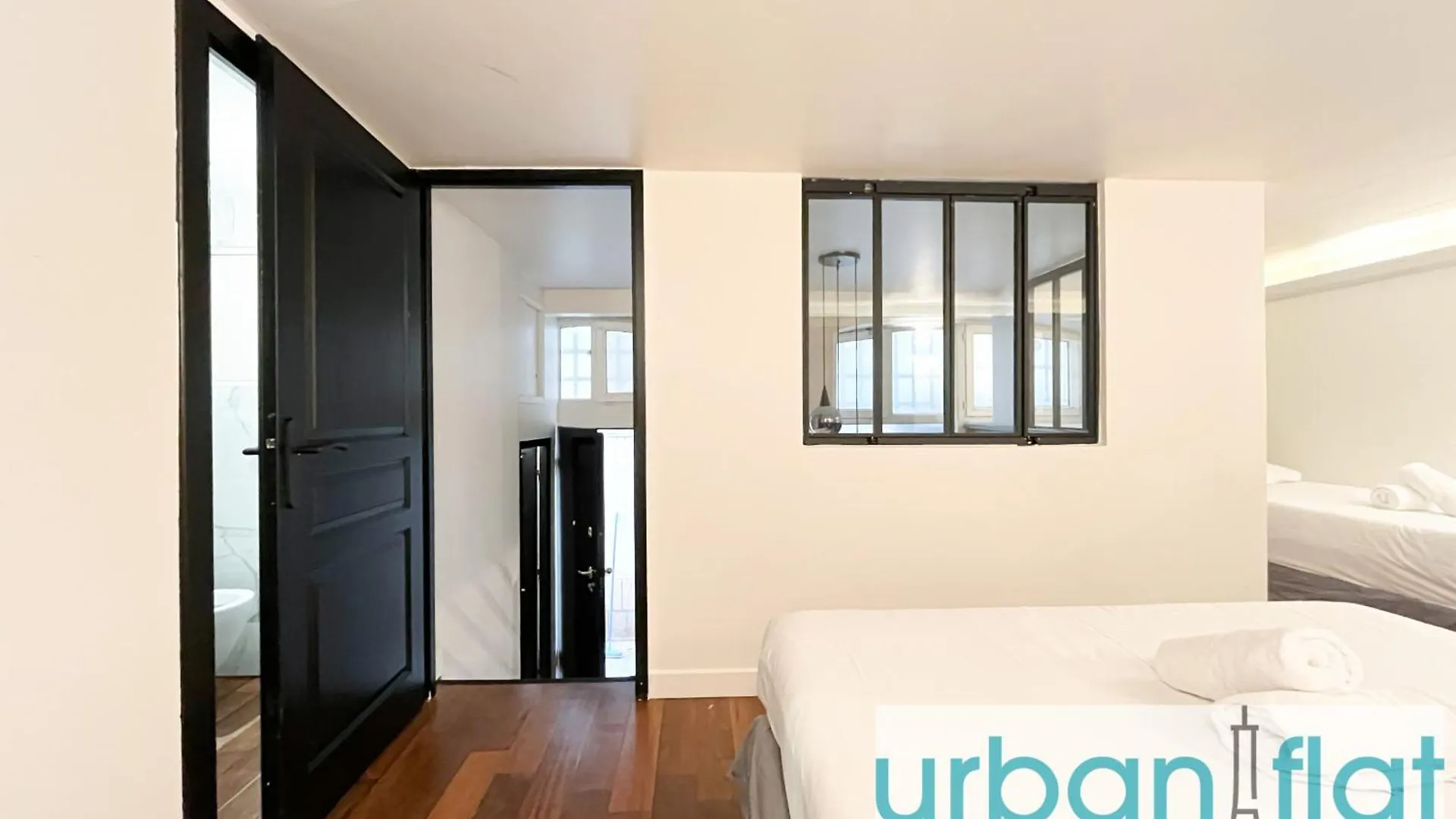 Urban Flat 09 - Stylish Triplex Champs-elysees