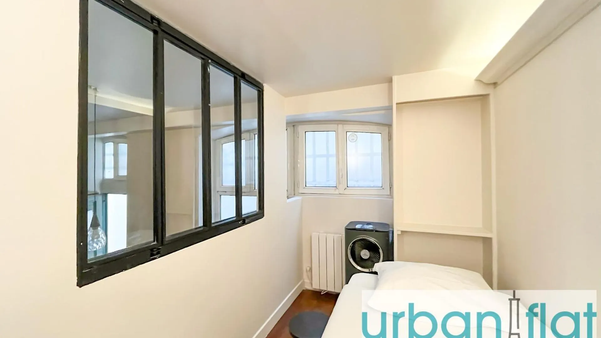 Urban Flat 09 - Stylish Triplex Champs-elysees *