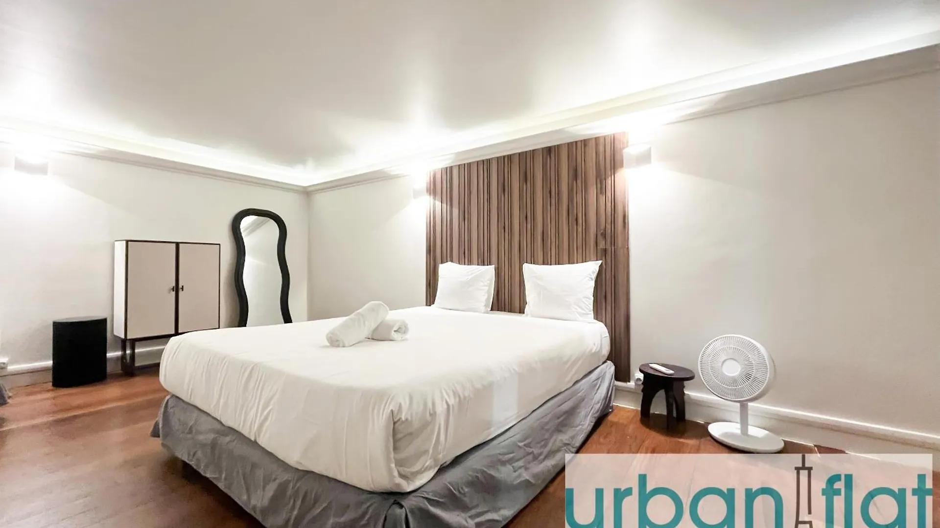 Urban Flat 09 - Stylish Triplex Champs-elysees *